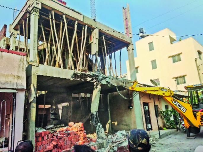 Hataoda, Municipal Corporation's action on 10 unauthorized constructions | रहाटणीत १० अनधिकृ त बांधकामांवर हातोडा, महापालिकेची कारवाई Hataoda, Municipal Corporation's action on 10 unauthorized constructions | रहाटणीत १० अनधिकृ त बांधकामांवर हातोडा, महापालिकेची कारवाई