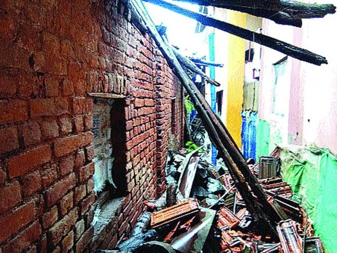 Despite being listed in the list, they are deprived of the homework scheme | यादीत नाव असूनही घरकूल योजनेपासून वंचित