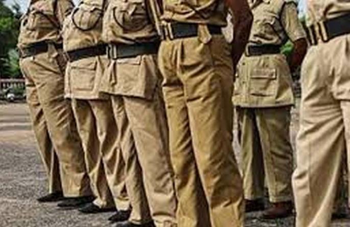 Homeguards over the age of 50 became unemployed | ५० पेक्षा जास्त वय असलेले होमगार्ड झाले बेरोजगार Homeguards over the age of 50 became unemployed | ५० पेक्षा जास्त वय असलेले होमगार्ड झाले बेरोजगार