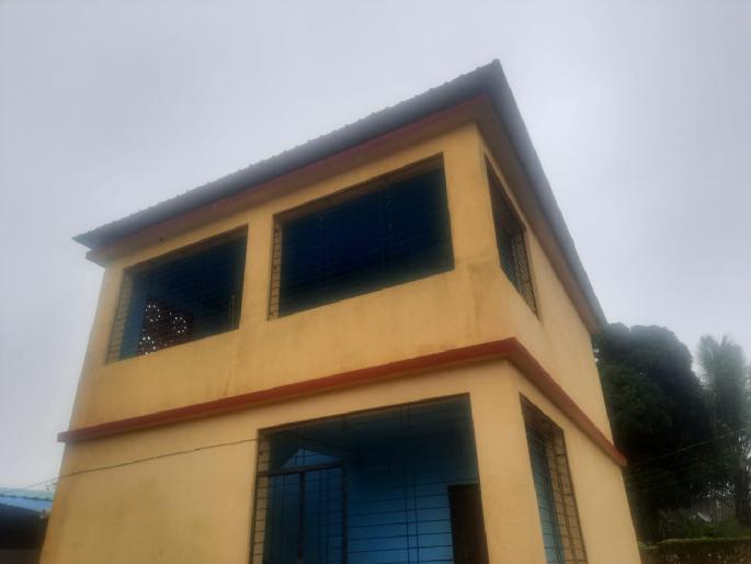 poorly constructed school in Khardi finally stopped leaking in thane | लोकमत इम्पॅक्ट! निकृष्ठ बांधकाम केलेल्या खर्डीच्या शाळेची अखेर गळती रोखली poorly constructed school in Khardi finally stopped leaking in thane | लोकमत इम्पॅक्ट! निकृष्ठ बांधकाम केलेल्या खर्डीच्या शाळेची अखेर गळती रोखली