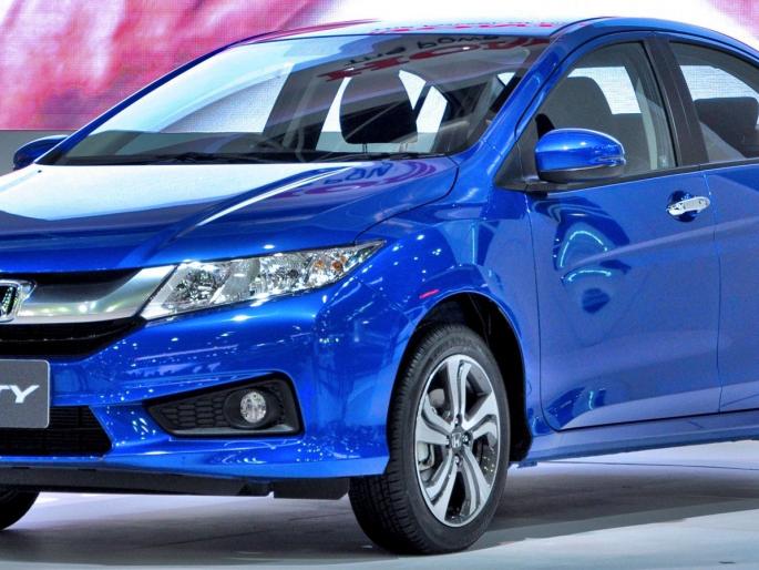 Honda City, which attracts customers, is 20 years in the Indian market |  ग्राहकांना आकर्षित करणा-या होंडा सिटीची भारतीय बाजारपेठेतील 20 वर्ष 