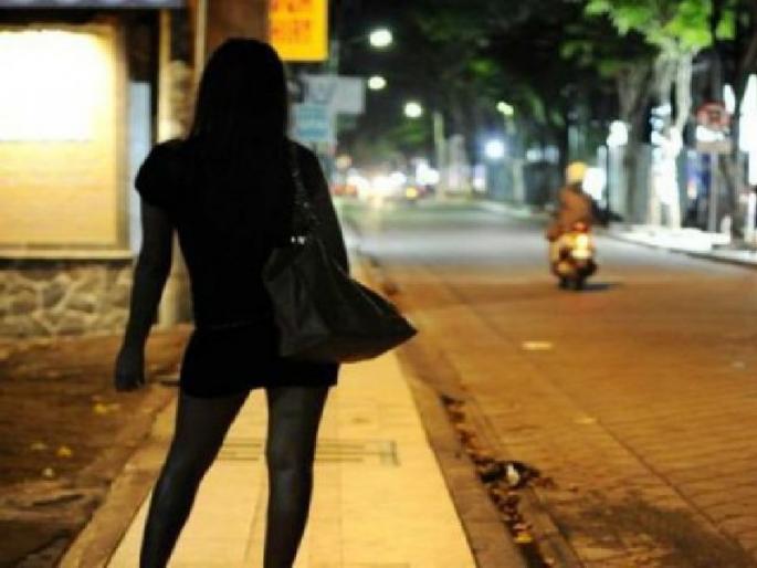 New Cyber Crime Funda: Honeytrap Trapping Racket | सायबर गुन्ह्यांचा नवा फंडा : हनीट्रॅपमध्ये अडकविण्याचे रॅकेट, तरुण, डॉक्टर ठरले बळी