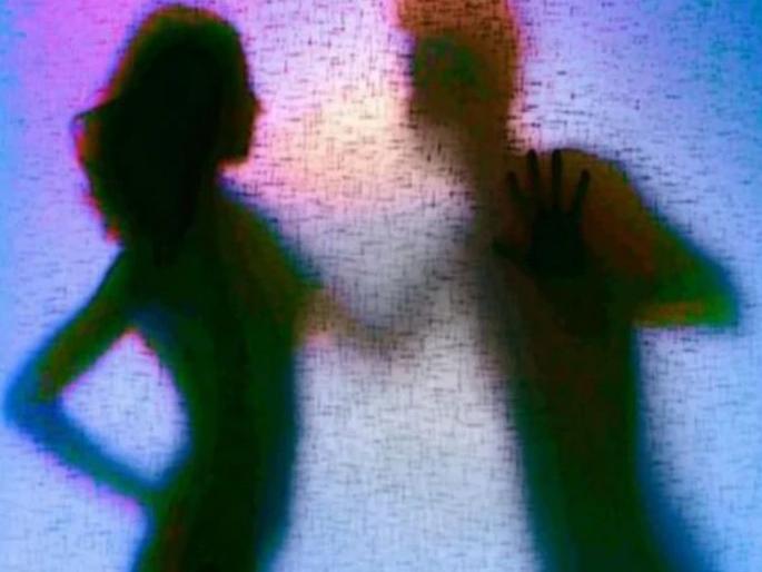 karnataka doctor trapped in honey trap looted rs 1.16 crore 3 arrested including a woman | डॉक्टरला हनी ट्रॅपमध्ये अडकवून लुटले 1.16 कोटी रुपये; महिलेसह 3 जणांना अटक karnataka doctor trapped in honey trap looted rs 1.16 crore 3 arrested including a woman | डॉक्टरला हनी ट्रॅपमध्ये अडकवून लुटले 1.16 कोटी रुपये; महिलेसह 3 जणांना अटक