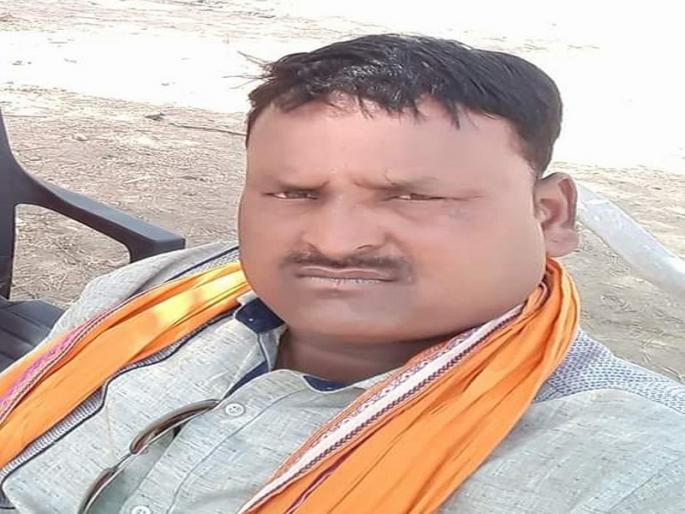 Quarrels over marigold flowers; After the crime was registered, a police friend threw petrol on his body and set it on fire | झेंडूच्या फुलावरून झाले भांडण; गुन्हा दाखल झाल्याने पोलीस मित्राने नैराश्यात जाळून घेतले Quarrels over marigold flowers; After the crime was registered, a police friend threw petrol on his body and set it on fire | झेंडूच्या फुलावरून झाले भांडण; गुन्हा दाखल झाल्याने पोलीस मित्राने नैराश्यात जाळून घेतले