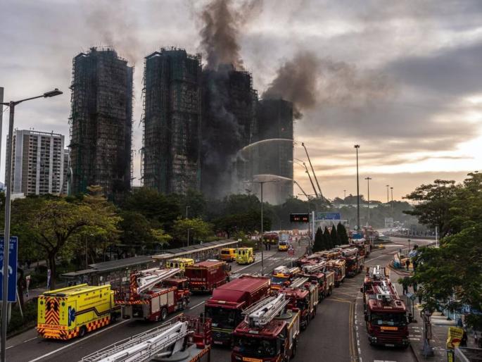 Residential buildings burnt like leaves, 44 people died, 3 arrested | निवासी इमारती पत्त्याच्या पानांसारख्या जळाल्या, ४४ जणांचा मृत्यू, ३ जणांना अटक Residential buildings burnt like leaves, 44 people died, 3 arrested | निवासी इमारती पत्त्याच्या पानांसारख्या जळाल्या, ४४ जणांचा मृत्यू, ३ जणांना अटक