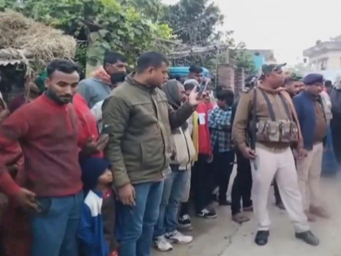 Rage of love marriage Daughter and son in law killed by father and brother | प्रेमविवाहाचा राग; बाप आणि भावाकडून भररस्त्यात गोळ्या झाडून मुलीसह जावई आणि नातीचीही हत्या! Rage of love marriage Daughter and son in law killed by father and brother | प्रेमविवाहाचा राग; बाप आणि भावाकडून भररस्त्यात गोळ्या झाडून मुलीसह जावई आणि नातीचीही हत्या!