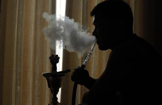 Citizens grumble against Hookah Parlor near the hill police station in Bhayander | भाईंदरच्या डोंगरी पोलीस चौकी जवळ चालणाऱ्या हुक्का पार्लरविरोधात नागरिकांमध्ये संताप Citizens grumble against Hookah Parlor near the hill police station in Bhayander | भाईंदरच्या डोंगरी पोलीस चौकी जवळ चालणाऱ्या हुक्का पार्लरविरोधात नागरिकांमध्ये संताप