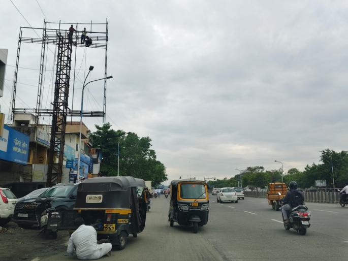 pune municipal Corporation says Only 20 unauthorized hoardings in the city | महापालिका म्हणते, "शहरात केवळ २० अनधिकृत होर्डिंग" pune municipal Corporation says Only 20 unauthorized hoardings in the city | महापालिका म्हणते, "शहरात केवळ २० अनधिकृत होर्डिंग"