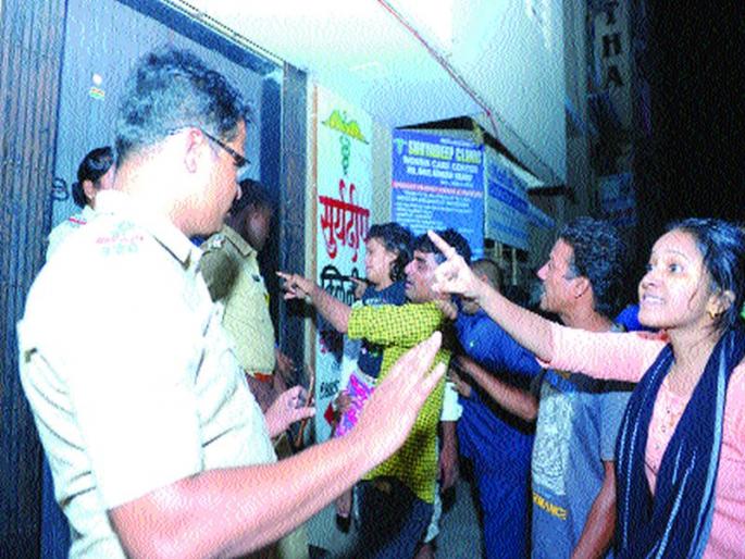 Doctor's death death? The disruption of the hospital | डॉक्टरांच्या हलगर्जीपणाने मृत्यू? हॉस्पिटलची तोडफोड Doctor's death death? The disruption of the hospital | डॉक्टरांच्या हलगर्जीपणाने मृत्यू? हॉस्पिटलची तोडफोड