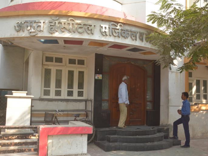 'IMA Black day'; 650 doctors in the city of Akola remained closed | ‘आयएमए’ने पाळला काळा दिवस; अकोला शहरातील ६५० डॉक्टरांचे दवाखाने राहिले बंद