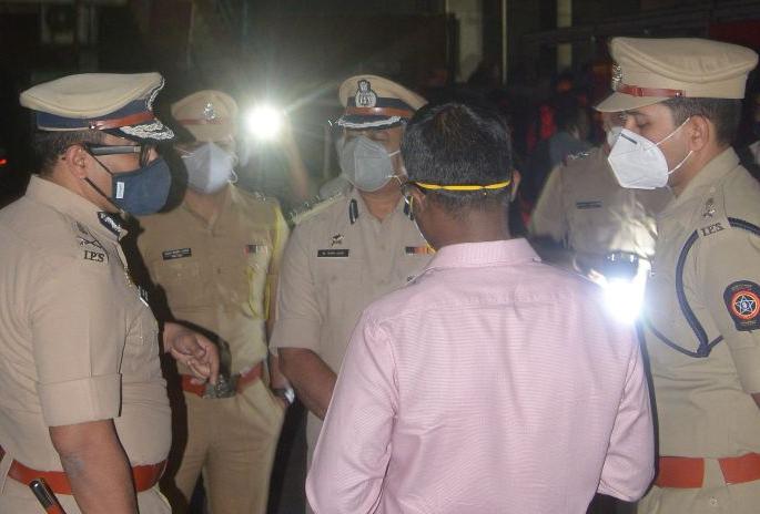 Who is the culprit of Wadi hospital fire ? Not just competent authorities, how did the ‘fire audit’ happen? | वाडी अग्नितांडवाचा गुन्हेगार कोण? सक्षम अधिकारीच नाही, फायर ऑडिट कसे झाले? Who is the culprit of Wadi hospital fire ? Not just competent authorities, how did the ‘fire audit’ happen? | वाडी अग्नितांडवाचा गुन्हेगार कोण? सक्षम अधिकारीच नाही, फायर ऑडिट कसे झाले?