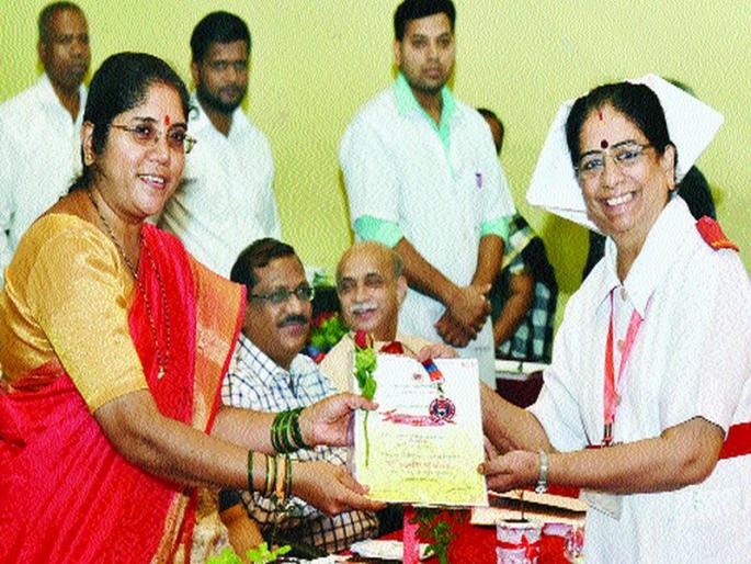 Nervous services provided by patients are Sanvrut- Hemangi Worliikar | परिचारिकांनी रुग्णांची केलेली सेवा हे सेवाव्रत- हेमांगी वरळीकर Nervous services provided by patients are Sanvrut- Hemangi Worliikar | परिचारिकांनी रुग्णांची केलेली सेवा हे सेवाव्रत- हेमांगी वरळीकर