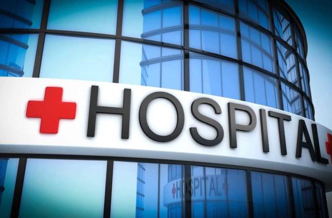 Pay three lakh deposit otherwise take the patient: keep the patient at the door for two hours | तीन लाख डिपॉझिट द्या अन्यथा रुग्ण घेऊन जा : दोन तास रुग्णाला दारावरच ठेवले ताटकळत