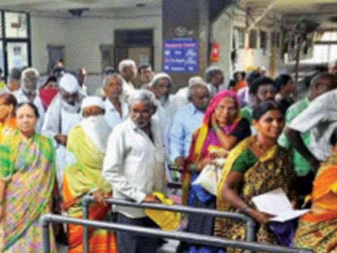 Are public hospitals running out of capacity? For those who have no one, government hospitals are the guardians | सार्वजनिक रुग्णालयांची क्षमता संपली आहे का? ज्याचे कुणी नाही, त्याला सरकारी रुग्णालये वाली Are public hospitals running out of capacity? For those who have no one, government hospitals are the guardians | सार्वजनिक रुग्णालयांची क्षमता संपली आहे का? ज्याचे कुणी नाही, त्याला सरकारी रुग्णालये वाली