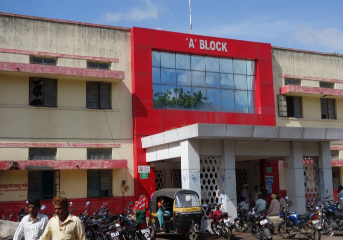 Health Minister refuses; The corporation's order is done only in the night | आरोग्यमंत्र्यांना नकार; नगरसेवकाच्या आदेशाने मात्र रात्रीच केले शवविच्छेदन Health Minister refuses; The corporation's order is done only in the night | आरोग्यमंत्र्यांना नकार; नगरसेवकाच्या आदेशाने मात्र रात्रीच केले शवविच्छेदन