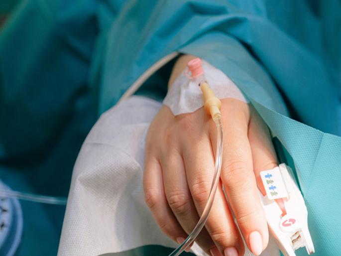 old man and A woman Admitted from Pandharpur to Solapur for treatment | पांडुरंगाच्या मंदिरात वृद्धास मुका मार; मठात महिलेस उलट्या जुलाबाचा त्रास; पंढरीतून सोलापुरात उपचारासाठी दाखल old man and A woman Admitted from Pandharpur to Solapur for treatment | पांडुरंगाच्या मंदिरात वृद्धास मुका मार; मठात महिलेस उलट्या जुलाबाचा त्रास; पंढरीतून सोलापुरात उपचारासाठी दाखल