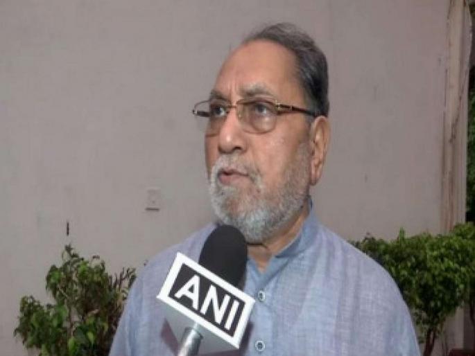 Don't raise the issue of Savarkar now, our government is doing well | सावरकरांचा मुद्दा आता काढू नका, आमचं सरकार व्यवस्थित चाललंय Don't raise the issue of Savarkar now, our government is doing well | सावरकरांचा मुद्दा आता काढू नका, आमचं सरकार व्यवस्थित चाललंय