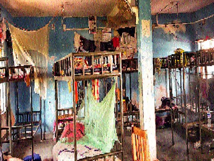 hostel News | देणाऱ्याचे हात हजारो दुबळी माझी झोळी, वसतिगृह प्रशासनाचा मदत घेण्यास नकार hostel News | देणाऱ्याचे हात हजारो दुबळी माझी झोळी, वसतिगृह प्रशासनाचा मदत घेण्यास नकार