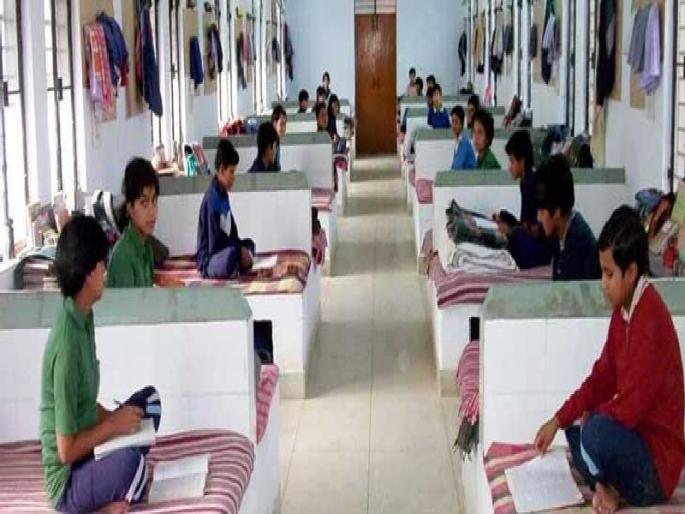 Labor's child base of residential hostel! | मजुरांच्या पाल्यांना हंगामी वसतिगृहाचा आधार! Labor's child base of residential hostel! | मजुरांच्या पाल्यांना हंगामी वसतिगृहाचा आधार!