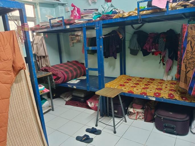 Most of the girls coming to Pune for higher studies are facing difficulties in getting hostels | आधी नातेवाइकाचं लग्न लावा, मगच पुण्यात हॉस्टेलमध्ये प्रवेश मिळवा!