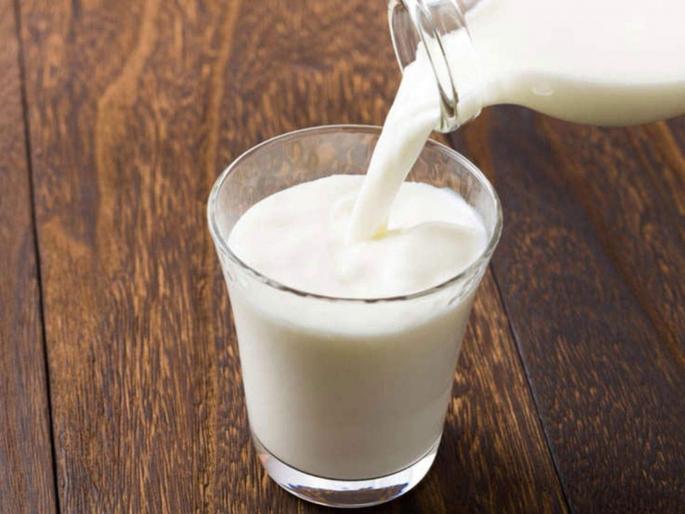 Hot or cold milk, Which one should you drink? | गरम की थंड दूध, शरीरासाठी काय फायदेशीर? Hot or cold milk, Which one should you drink? | गरम की थंड दूध, शरीरासाठी काय फायदेशीर?