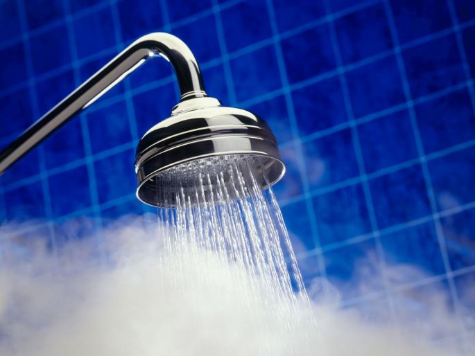 Be careful, too hot water for bathing; risk of heart attack in cold weather | वेळीच सावध व्हा, अंघोळीला अतिगरम पाणी; थंडीत ‘हार्ट अटॅक’चा धोका