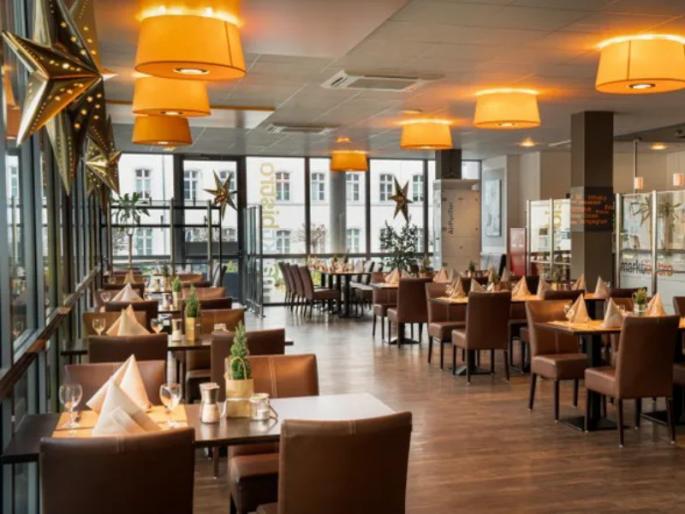 Confusion of online delivery Two cakes were ordered but only one Argument of 2 groups in the hotel | ऑनलाईन डिलिव्हरीचा गोंधळ; दोन केक मागवले आला मात्र एकच! हॉटेलमध्ये २ ग्रुपचे वाद Confusion of online delivery Two cakes were ordered but only one Argument of 2 groups in the hotel | ऑनलाईन डिलिव्हरीचा गोंधळ; दोन केक मागवले आला मात्र एकच! हॉटेलमध्ये २ ग्रुपचे वाद