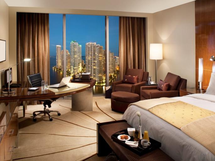 Travel Safety Expert Advises To Never Stay Above The Fourth Floor At A Hotel | Travel tips: ट्रॅव्हल एक्सपर्ट सांगतात बुक करु नका हॉटेलमधील ४थ्या मजल्यावरील रुम, असु शकतो धोका Travel Safety Expert Advises To Never Stay Above The Fourth Floor At A Hotel | Travel tips: ट्रॅव्हल एक्सपर्ट सांगतात बुक करु नका हॉटेलमधील ४थ्या मजल्यावरील रुम, असु शकतो धोका