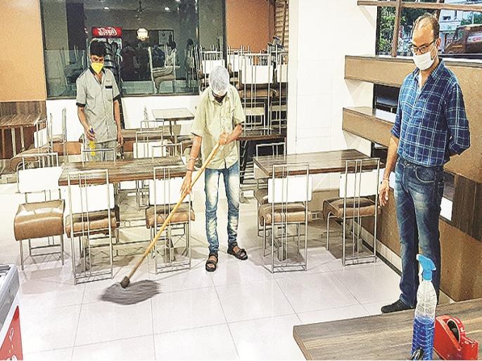 Evening bliss at noon pleasure; Lockdown 'as was' | दुपारच्या आनंदावर संध्याकाळी विरजण; लॉकडाऊन ‘जैसे थे’ Evening bliss at noon pleasure; Lockdown 'as was' | दुपारच्या आनंदावर संध्याकाळी विरजण; लॉकडाऊन ‘जैसे थे’