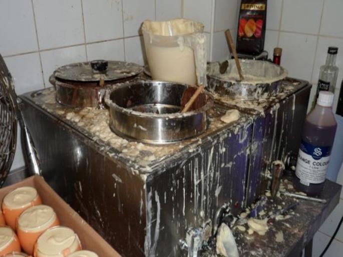 'Hygiene' neglected in Bhatarkhana | भटारखान्यातील ‘स्वच्छता’ दुर्लक्षित 'Hygiene' neglected in Bhatarkhana | भटारखान्यातील ‘स्वच्छता’ दुर्लक्षित