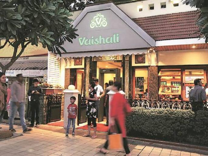 'No bail' to bank officials along with husband in Hotel vaishali fc road case | Pune: हॉटेल ‘वैशाली’प्रकरणी पतीसह बँक अधिकाऱ्यांना ‘नाे जामीन’ 'No bail' to bank officials along with husband in Hotel vaishali fc road case | Pune: हॉटेल ‘वैशाली’प्रकरणी पतीसह बँक अधिकाऱ्यांना ‘नाे जामीन’