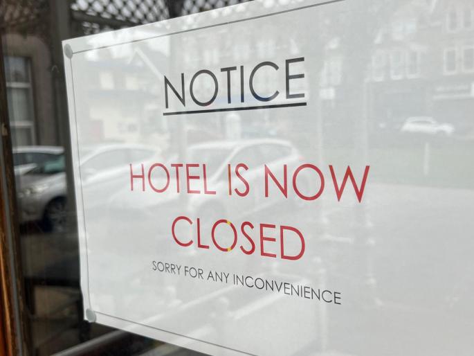 Gas shortage worsens; Many hotels in major areas of the city closed due to lack of gas cylinders! | गॅसटंचाई आणखी तीव्र; गॅस सिलिंडरअभावी शहरातील प्रमुख भागातील अनेक हॉटेल्स बंद! Gas shortage worsens; Many hotels in major areas of the city closed due to lack of gas cylinders! | गॅसटंचाई आणखी तीव्र; गॅस सिलिंडरअभावी शहरातील प्रमुख भागातील अनेक हॉटेल्स बंद!