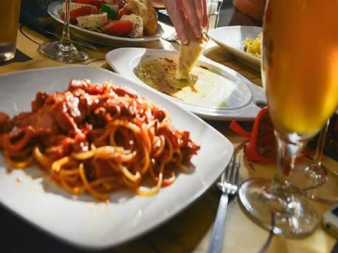 mumbai FDA Send a improvement notices to eight hundred hotels about more than of 30 restaurants are closed | सुधारणा करा, आठशेंवर हाॅटेल्सना नोटिसा; ३० रेस्टाॅरंटचे ‘शटर’ डाऊन mumbai FDA Send a improvement notices to eight hundred hotels about more than of 30 restaurants are closed | सुधारणा करा, आठशेंवर हाॅटेल्सना नोटिसा; ३० रेस्टाॅरंटचे ‘शटर’ डाऊन