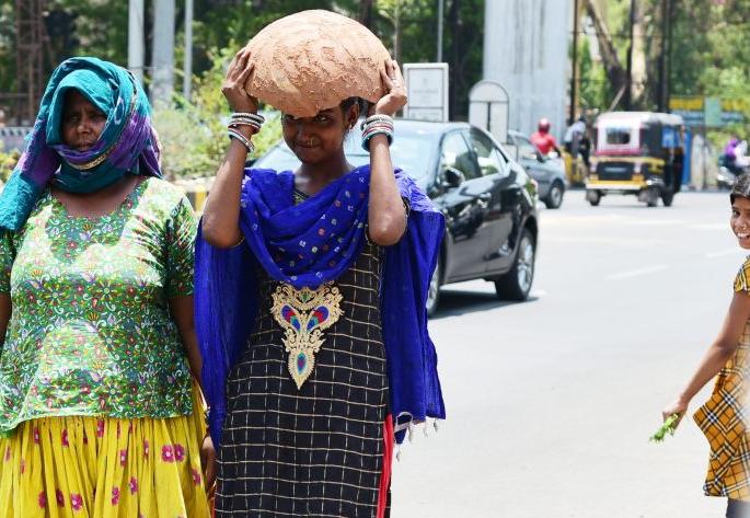 Vidarbha's 'Bhajani' including Nagpur: People scorched with hot wave | नागपूरसह विदर्भाची ‘भाजणी’ : झळांनी होरपळली जनता