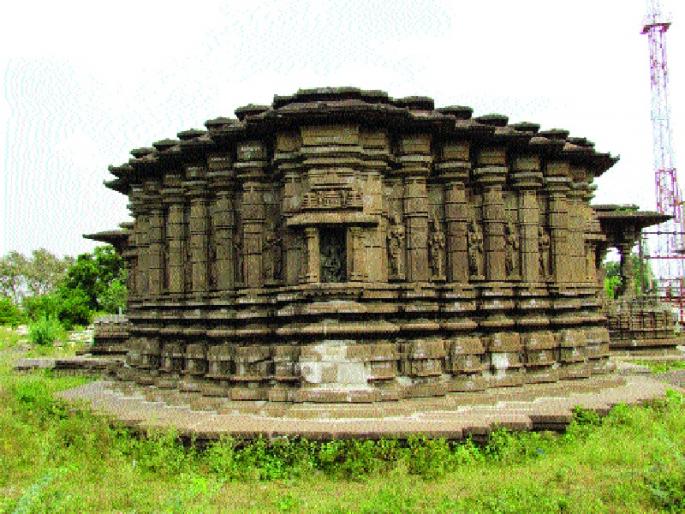 The work of the Hottal area in Deglur taluka was taken from public works | देगलूर तालुक्यातील होट्टल परिसराचे काम सार्वजनिक बांधकामकडून काढले