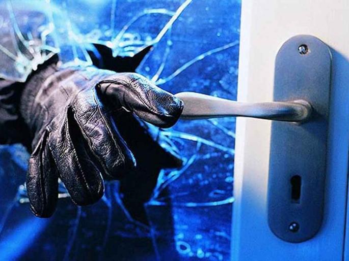 house break incident at charoli rsg | बंद दरवाजाचे कुलूप तोडून दागिने लंपास ; चऱ्हाेली येथील घटना house break incident at charoli rsg | बंद दरवाजाचे कुलूप तोडून दागिने लंपास ; चऱ्हाेली येथील घटना