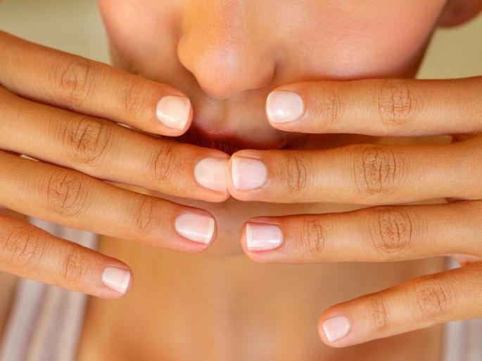 how to take care of your nails in winter | हिवाळ्यात नखांची काळजी घेण्यासाठी काही टिप्स!