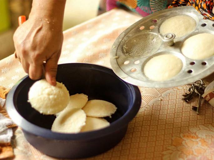 How to Remove Idli from the Idli Stand Without Sticking how to remove idli from idli stand without sticking how to prevent idli from sticking | इडली साच्याला चिकटते, आकार बिघडतो? ९ सोप्या टिप्स - इडली साच्यातून सहज सुटेल, तुटणारही नाही...