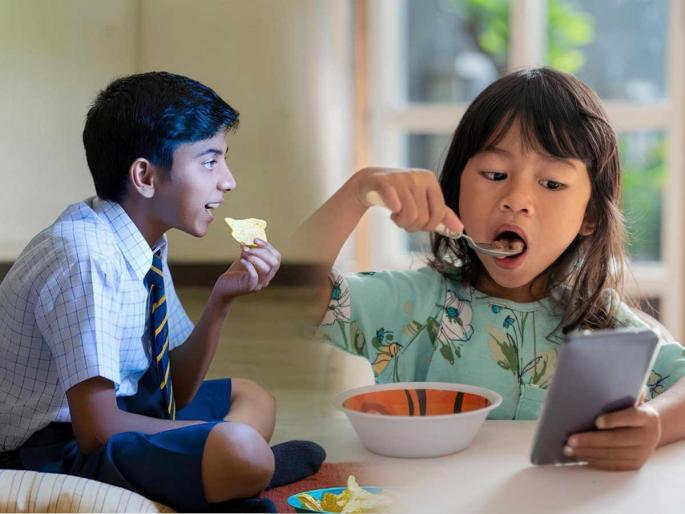 how to reduce screen time for babies how to stop baby watching TV while eating no screen during mealtime tips | आई, कार्टून लाव म्हणून मुलं हट्ट करतात, रडतात? बालरोगतज्ज्ञ सांगतात ४ उपाय, - वेळीच बदला मुलांची ही सवय...