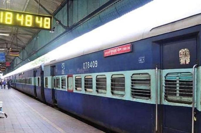 Howrah-Mumbai, Howrah-Ahmedabad trains will now run daily | हावडा-मुंबई, हावडा-अहमदाबाद विशेष गाड्या आता दररोज धावणार Howrah-Mumbai, Howrah-Ahmedabad trains will now run daily | हावडा-मुंबई, हावडा-अहमदाबाद विशेष गाड्या आता दररोज धावणार
