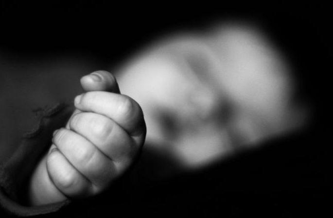 Delivery of a woman on a two-wheeler; Incidents in Yavatmal | महिलेची भरपावसातच दुचाकीवर प्रसूती; यवतमाळातील घटना Delivery of a woman on a two-wheeler; Incidents in Yavatmal | महिलेची भरपावसातच दुचाकीवर प्रसूती; यवतमाळातील घटना