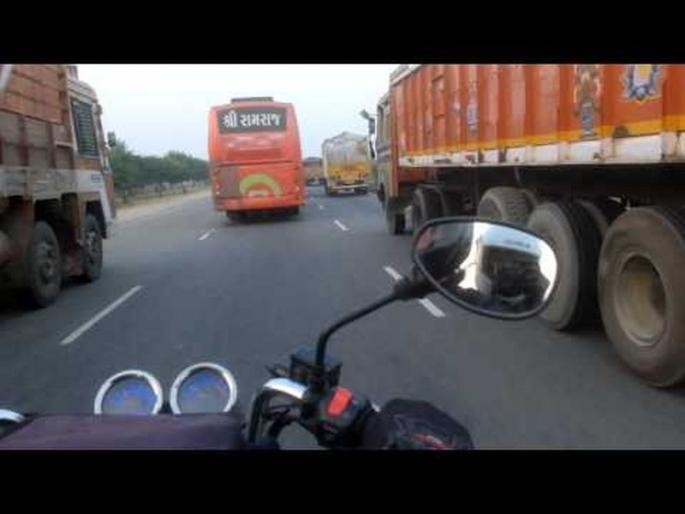 The fun of overtaking, wrestling with the soul; However, the total number of road accidents decreased | ओव्हरटेकिंगची मस्ती, जीवाशी कुस्ती; एकूण रस्ते अपघातांच्या संख्येत मात्र घट