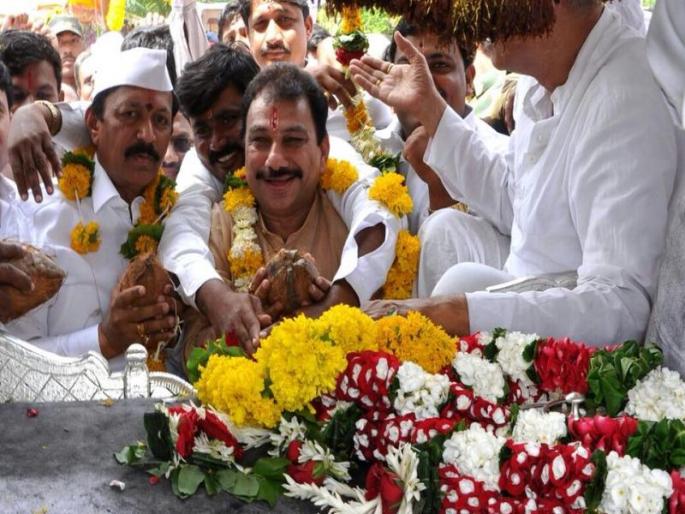 'Waiter to MLA' ... astonishing journey of MLA hanumant dolas inspiring story | 'वेटर ते आमदार'... बालवयातच अनाथ झालेल्या हनुमंत डोळसांचा थक्क करणारा जीवनप्रवास 'Waiter to MLA' ... astonishing journey of MLA hanumant dolas inspiring story | 'वेटर ते आमदार'... बालवयातच अनाथ झालेल्या हनुमंत डोळसांचा थक्क करणारा जीवनप्रवास