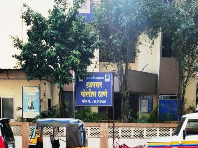 Wife killed by hitting her head against a wall due to family dispute Husband passed away with 6 year old son | कौटुंबिक वादातून पत्नीचे भिंतीवर डोकं आदळून खून; ६ वर्षांच्या मुलाला घेऊन पती पसार, हडपसर मधील घटना Wife killed by hitting her head against a wall due to family dispute Husband passed away with 6 year old son | कौटुंबिक वादातून पत्नीचे भिंतीवर डोकं आदळून खून; ६ वर्षांच्या मुलाला घेऊन पती पसार, हडपसर मधील घटना