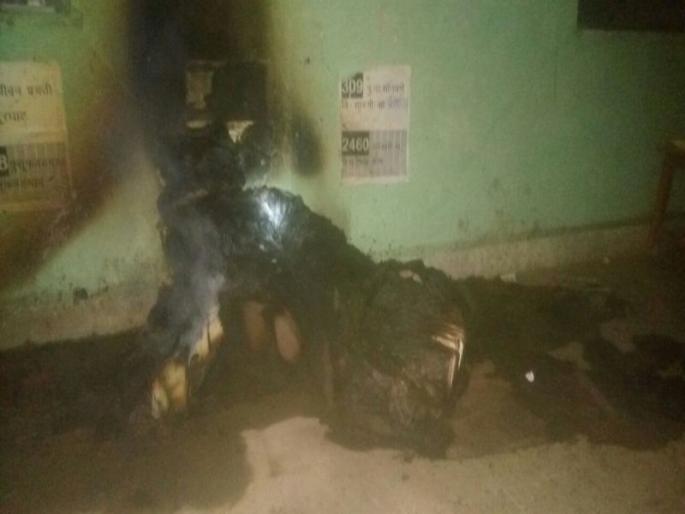 Beed: 1199 answer sheets of HSC and 221 answer sheets of Class X burnt in beed | बीड : बारावीच्या ११९९ तर दहावीच्या २२१ उत्तरपत्रिका जळून खाक, घातपाताचा संशय