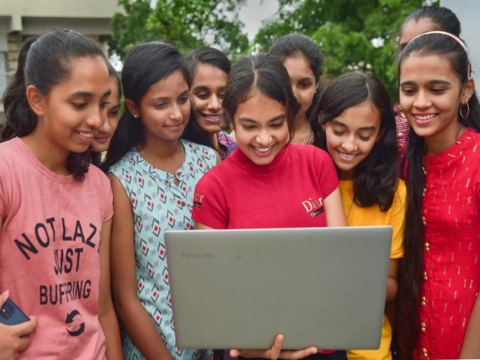 Mumbai has the highest number of first class students More than 1 lakh students in the state ahead of 75 percent | HSC Exam Result: मुंबईत 'फर्स्ट क्लास' विद्यार्थी सर्वाधिक; राज्यात १ लाखाहून अधिक विद्यार्थी ७५ टक्क्यांच्या पुढे