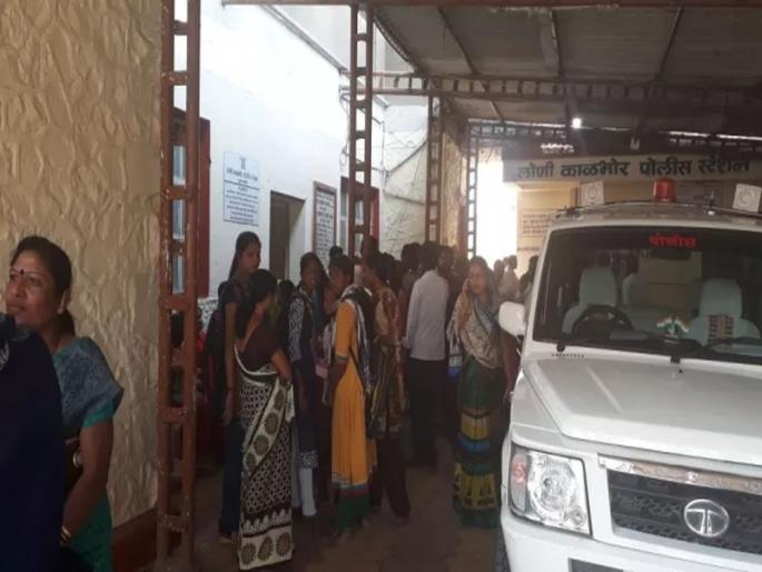 ... as alleged by the school administration, the school administration clarified | ...म्हणून विद्यार्थिनींचे कपडे उतरवल्याचे आरोप, शाळा प्रशासनाचं स्पष्टीकरण ... as alleged by the school administration, the school administration clarified | ...म्हणून विद्यार्थिनींचे कपडे उतरवल्याचे आरोप, शाळा प्रशासनाचं स्पष्टीकरण