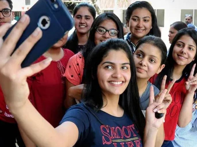 In the twelfth exam in Akola this year too, girls are smart! The overall result of Akola district is 92.02 percent | बारावीच्या परीक्षेत अकोल्यात यंदाही मुलीच हुश्शार! अकोला जिल्ह्याचा एकूण निकाल ९२.०२ टक्के In the twelfth exam in Akola this year too, girls are smart! The overall result of Akola district is 92.02 percent | बारावीच्या परीक्षेत अकोल्यात यंदाही मुलीच हुश्शार! अकोला जिल्ह्याचा एकूण निकाल ९२.०२ टक्के