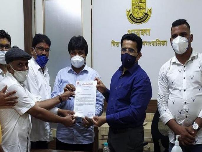 Local sculptors in Mira Bhayandar oppose those who sell idols from outside | बाहेरून मुर्ती आणून विकणाऱ्यांना मीरा-भाईंदरमधील स्थानिक मूर्तिकारांचा विरोध 