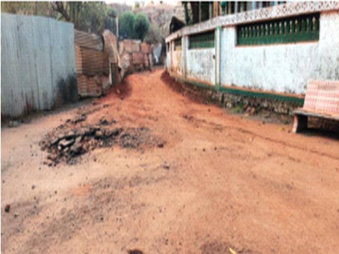 The empire of dust due to the negligence of contractors; Jawaharkar harassed | कंत्राटदारांच्या हलगर्जीमुळे धुळीचे साम्राज्य; जव्हारकर हैराण The empire of dust due to the negligence of contractors; Jawaharkar harassed | कंत्राटदारांच्या हलगर्जीमुळे धुळीचे साम्राज्य; जव्हारकर हैराण